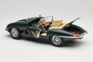Jaguar E-Type Series 1 Roadster Grön Bburago 1:18 3018-M5 Metall — bild 5 av 8