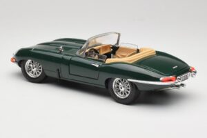 Jaguar E-Type Series 1 Roadster Grön Bburago 1:18 3018-M5 Metall — bild 7 av 8
