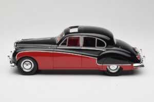 Jaguar Mk VIII Svart & Mörkröd BoS Models 1:18 BOS408 Resin — bild 3 av 6