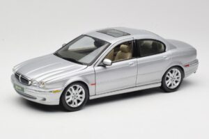 Jaguar X-Type Silver Maisto 1:18 7271328 Metall