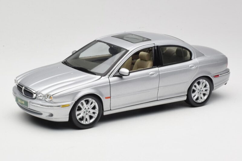 Jaguar X-Type Silver Maisto 1:18 7271328 Metall