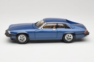 Jaguar XJ-S Blå Road Signature 1:18 92658 Metall — bild 4 av 8