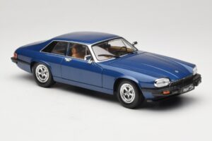 Jaguar XJ-S Blå Road Signature 1:18 92658 Metall — bild 5 av 8