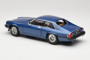 Jaguar XJ-S Blå Road Signature 1:18 92658 Metall — bild 7 av 8