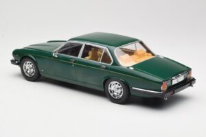 Jaguar XJ Series III Mörkgrön MCG 1:18 MCG18175 Metall — bild 5 av 6
