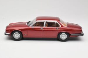 Jaguar XJ Series III Metallic Dark Red MCG 1:18 MCG18176 Metall — bild 3 av 6