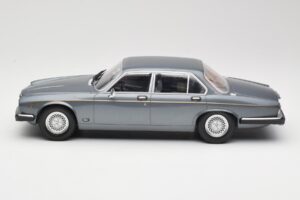 Jaguar XJ Series III Metallic Grey MCG 1:18 MCG18177 Metall — bild 3 av 6
