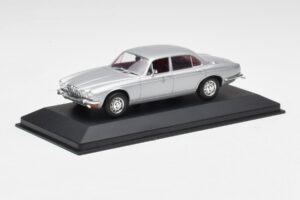 Jaguar XJ12 Series II Silver Minichamps 1:43 400130401 Metall — bild 2 av 4