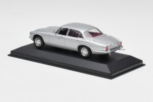 Jaguar XJ12 Series II Silver Minichamps 1:43 400130401 Metall — bild 3 av 4