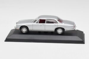 Jaguar XJ12 Series II Silver Minichamps 1:43 400130401 Metall
