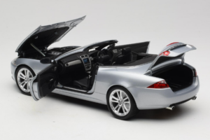 Jaguar XK X150 Cabriolet Silver Minichamps 1:18 153130533 Metall — bild 5 av 8