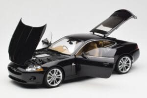 Jaguar XK-R X150 Midnight Svart AUTOart 1:18 73632 Metall — bild 2 av 8