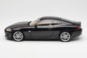 Jaguar XK-R X150 Midnight Svart AUTOart 1:18 73632 Metall — bild 4 av 8