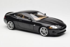 Jaguar XK-R X150 Midnight Svart AUTOart 1:18 73632 Metall — bild 6 av 8
