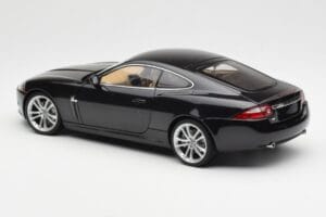 Jaguar XK-R X150 Midnight Svart AUTOart 1:18 73632 Metall — bild 7 av 8