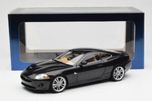 Jaguar XK-R X150 Midnight Svart AUTOart 1:18 73632 Metall — bild 8 av 8