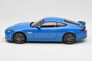 Jaguar XKR-S X150 French Racing Blå AUTOart 1:18 73641 Metall — bild 4 av 8