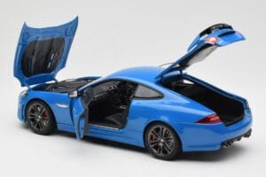Jaguar XKR-S X150 French Racing Blå AUTOart 1:18 73641 Metall — bild 5 av 8