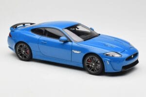 Jaguar XKR-S X150 French Racing Blå AUTOart 1:18 73641 Metall — bild 6 av 8