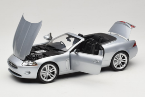 Jaguar XK X150 Cabriolet Silver Minichamps 1:18 150130531 Metall — bild 2 av 8