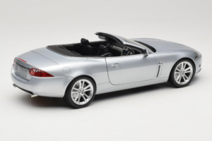 Jaguar XK X150 Cabriolet Silver Minichamps 1:18 150130531 Metall — bild 3 av 8