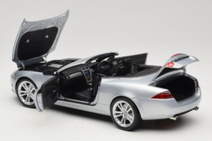 Jaguar XK X150 Cabriolet Silver Minichamps 1:18 150130531 Metall — bild 5 av 8