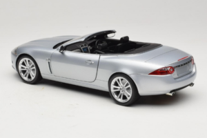 Jaguar XK X150 Cabriolet Silver Minichamps 1:18 150130531 Metall — bild 7 av 8