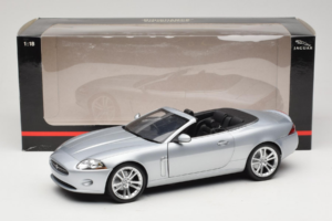 Jaguar XK X150 Cabriolet Silver Minichamps 1:18 150130531 Metall — bild 8 av 8