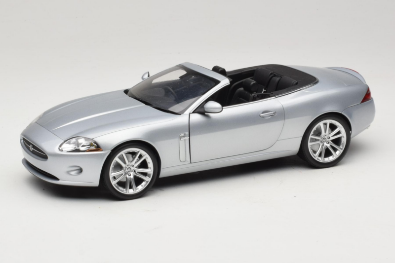Jaguar XK X150 Cabriolet Silver Minichamps 1:18 150130531 Metall