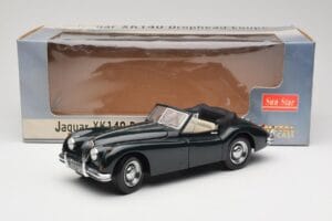 Jaguar XK140 Drophead Coupe Svart Sun Star 1:18 2802 Metall — bild 8 av 8