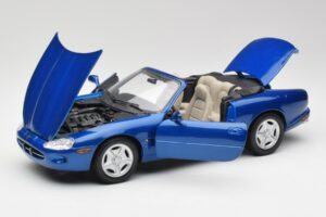Jaguar XK8 X100 Cabriolet Azure Blå Maisto 1:18 50286 Metall — bild 2 av 8