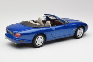 Jaguar XK8 X100 Cabriolet Azure Blå Maisto 1:18 50286 Metall — bild 3 av 8