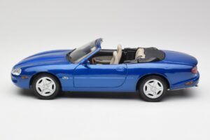 Jaguar XK8 X100 Cabriolet Azure Blå Maisto 1:18 50286 Metall — bild 4 av 8