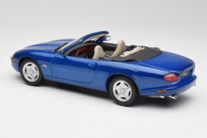 Jaguar XK8 X100 Cabriolet Azure Blå Maisto 1:18 50286 Metall — bild 7 av 8