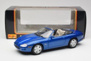 Jaguar XK8 X100 Cabriolet Azure Blå Maisto 1:18 50286 Metall — bild 8 av 8