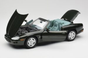 Jaguar XK8 X100 Cabriolet British Racing Grön Maisto 1:18 50285 Metall — bild 2 av 8