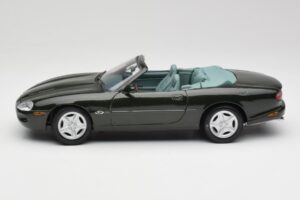 Jaguar XK8 X100 Cabriolet British Racing Grön Maisto 1:18 50285 Metall — bild 4 av 8