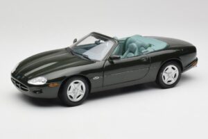 Jaguar XK8 X100 Cabriolet British Racing Grön Maisto 1:18 50285 Metall