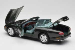Jaguar XK8 X100 Cabriolet British Racing Grön Maisto 1:18 50285 Metall — bild 5 av 8