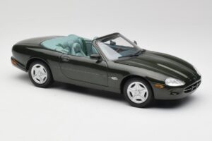 Jaguar XK8 X100 Cabriolet British Racing Grön Maisto 1:18 50285 Metall — bild 6 av 8