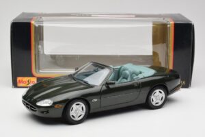 Jaguar XK8 X100 Cabriolet British Racing Grön Maisto 1:18 50285 Metall — bild 8 av 8