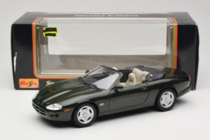 Jaguar XK8 Green Metallic Ljusgrå Interiör Maisto 1:18 31836 Metall — bild 8 av 8