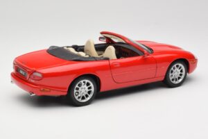 Jaguar XKR X100 Röd Maisto 1:18 50330 Metall — bild 3 av 8