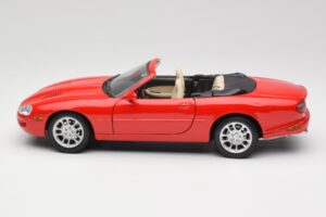 Jaguar XKR X100 Röd Maisto 1:18 50330 Metall — bild 4 av 8