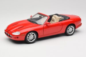 Jaguar XKR X100 Röd Maisto 1:18 50330 Metall