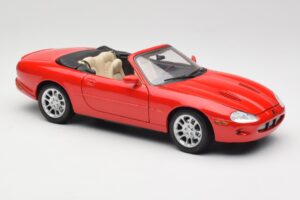 Jaguar XKR X100 Röd Maisto 1:18 50330 Metall — bild 6 av 8