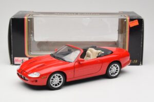 Jaguar XKR X100 Röd Maisto 1:18 50330 Metall — bild 8 av 8