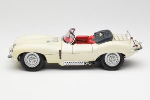 Jaguar XKSS Kräm AUTOart 1:18 73512 Metall — bild 4 av 8