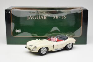 Jaguar XKSS Kräm AUTOart 1:18 73512 Metall — bild 8 av 8