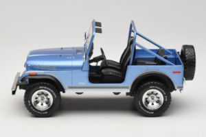 Jeep CJ-7 Laredo Blå MCG 1:18 MCG18553 Metall — bild 3 av 6